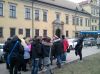 Pod "papieskim oknem" pałacu biskupów krakowskich.